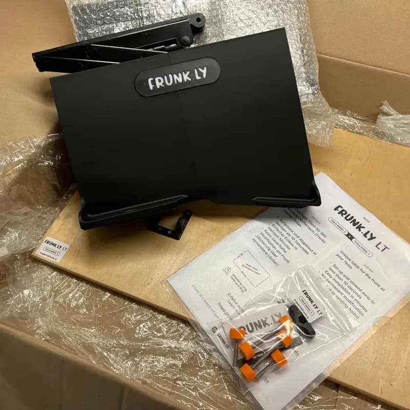 Qualitätskontrolle der fertigen LT Tischplatte