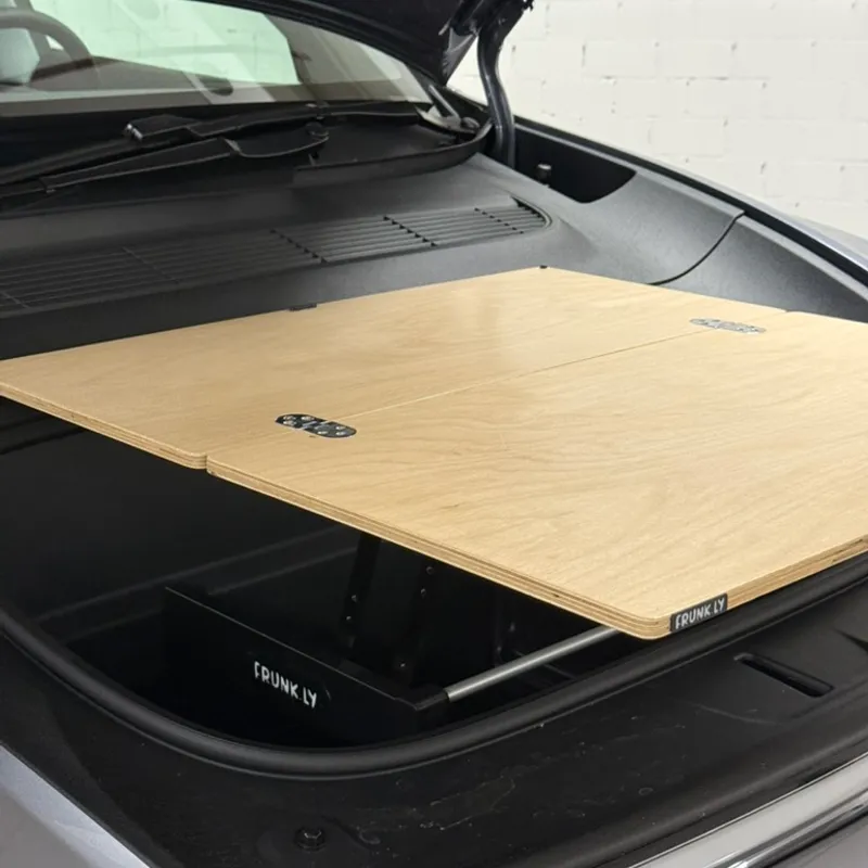 Frunkly LTX mit ausgeklappter Tischverlängerung