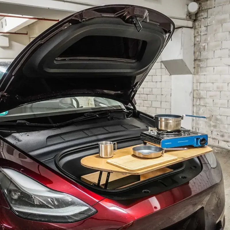 Lifestyle-Aufnahme mit Frunkly im Freien