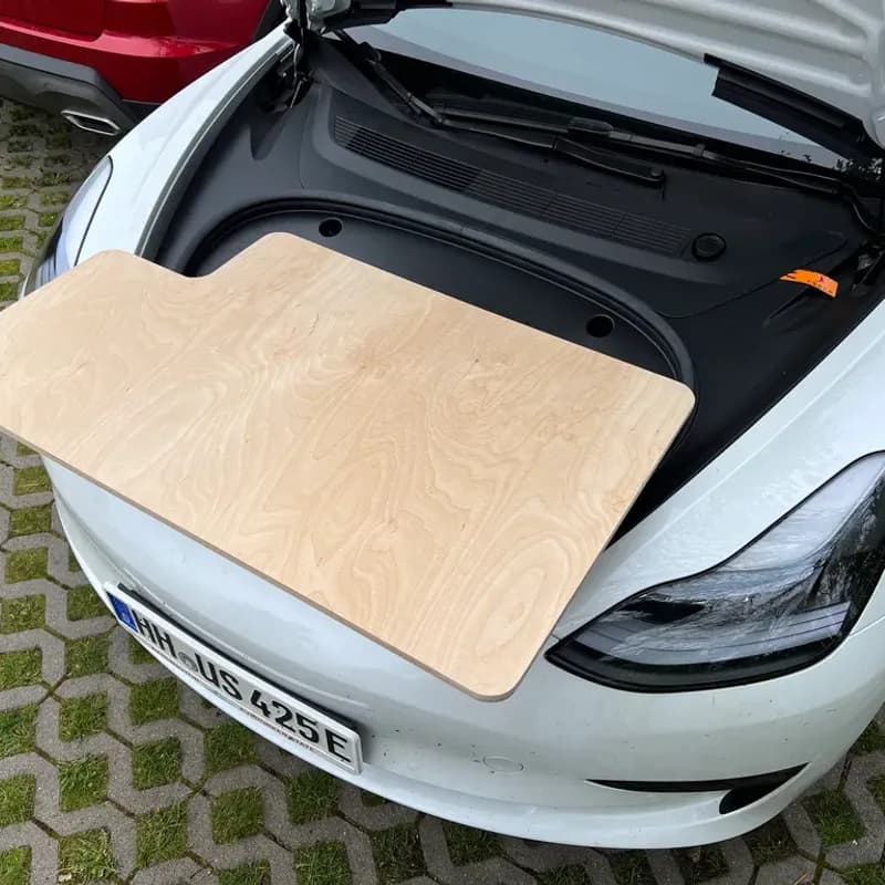 Erster Prototyp im Tesla-Frunk positioniert