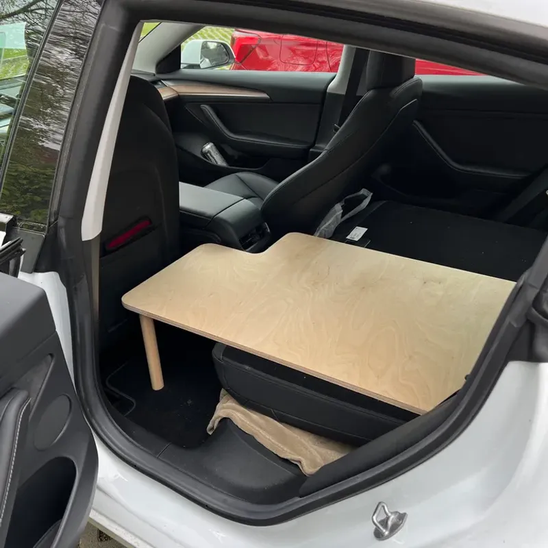 Lagerungskonfiguration mit Tisch in kompakter Position