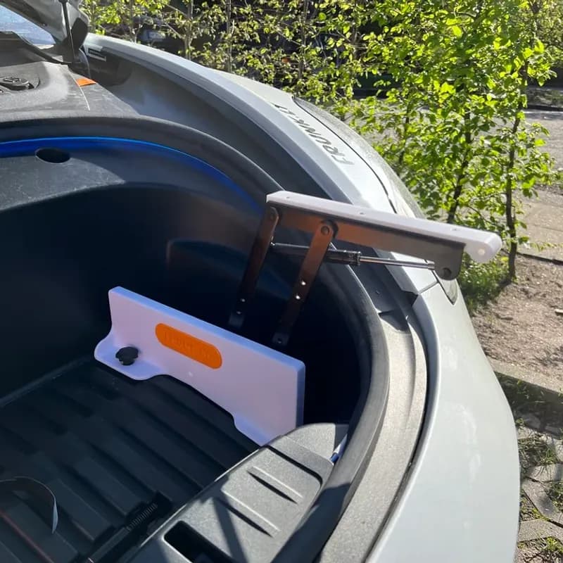 Werkstatttisch mit mehreren Prototyp-Iterationen