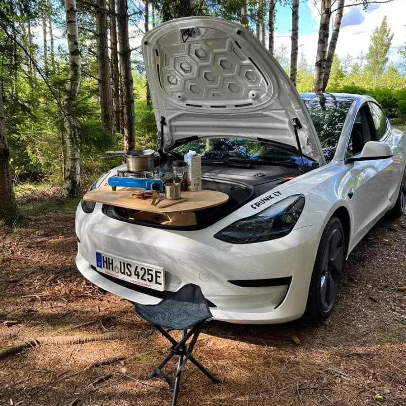 Kaffeepause mit Fjordblick während des Roadtrips