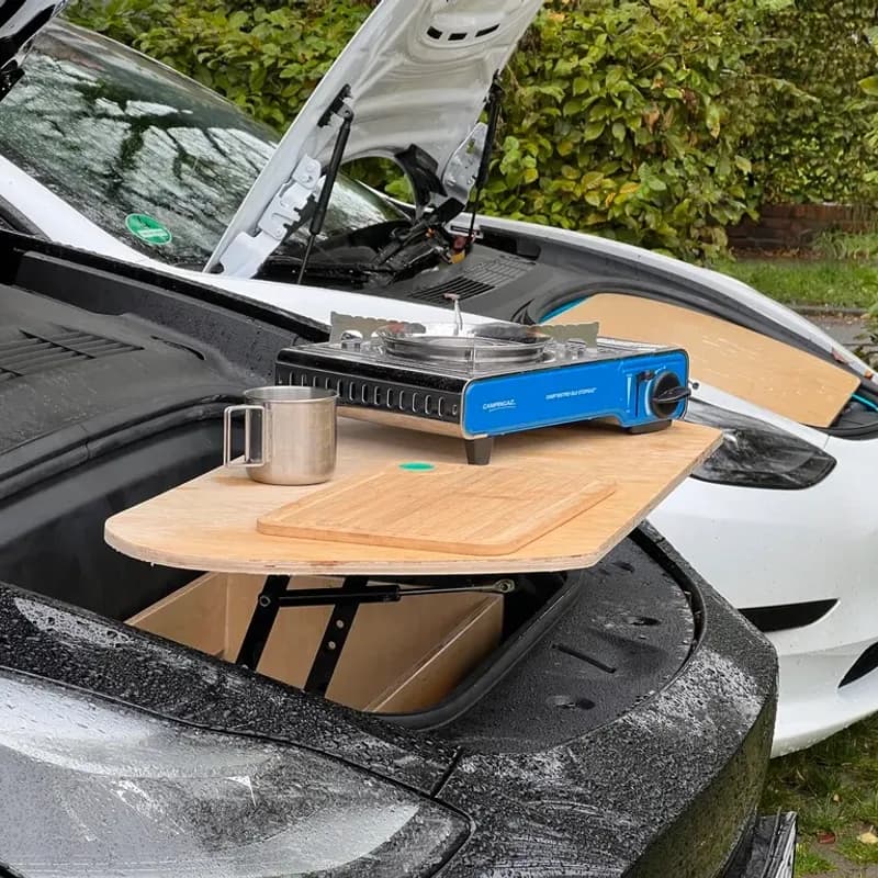 Frunkly Series 1 im Tesla Model Y Frunk installiert