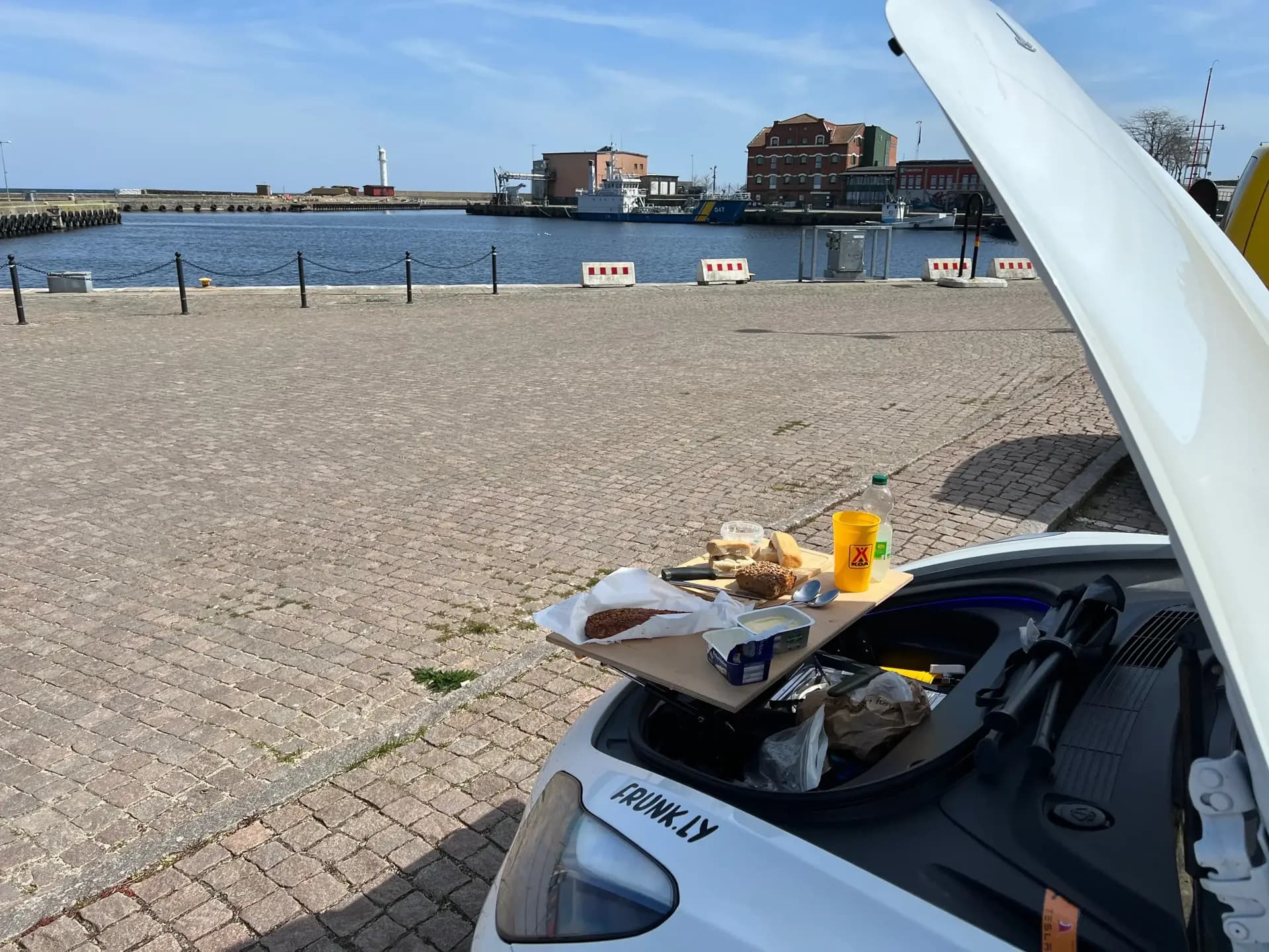 Mittagspause am Hafen